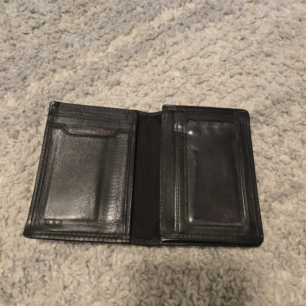 Tumi Wallet Leather Black Bi Fold